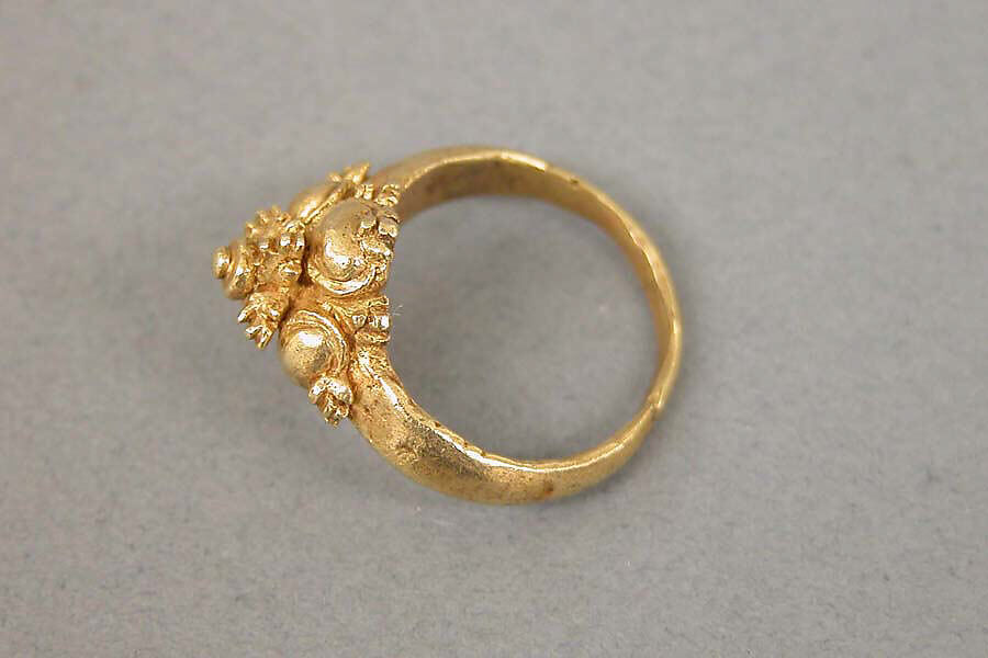 Ring with Raised Quatrefoil Design, Gold, Indonesia (Java)