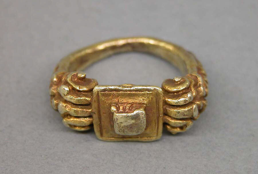 Stirrup-shaped Ring with Square Bezel, Gold, Indonesia (Java) 