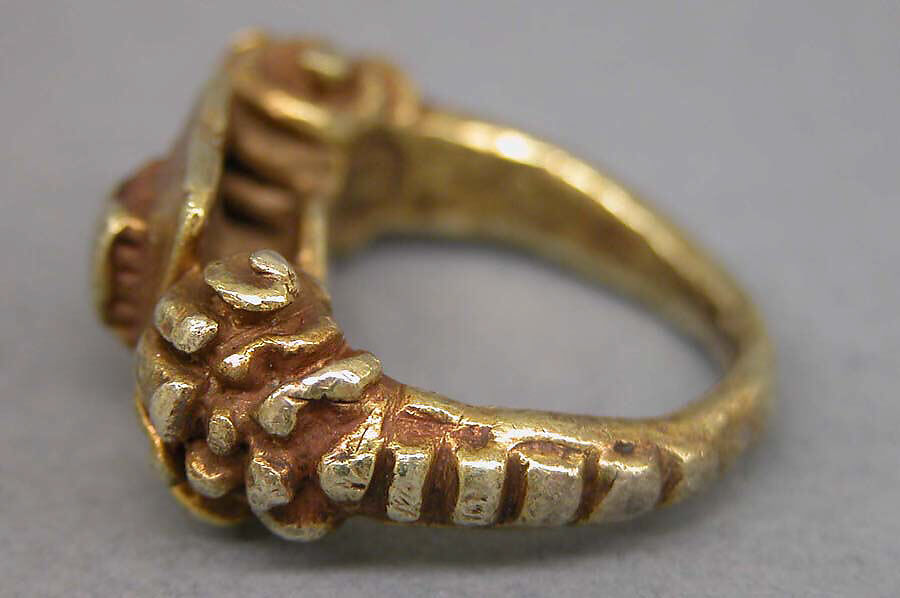 Stirrup-shaped Ring with Square Bezel, Gold, Indonesia (Java)