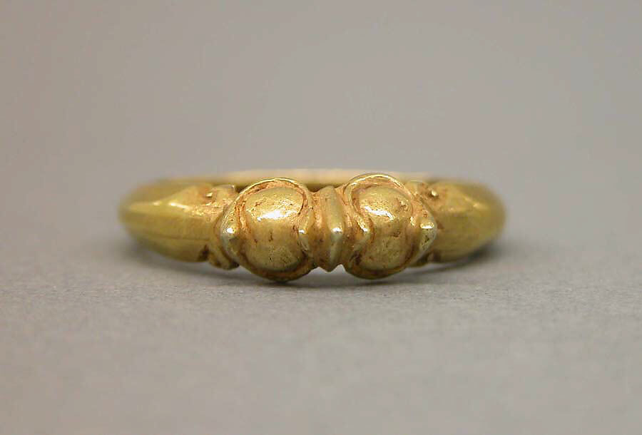 Ring with Double Vegetal Motifs, Gold, Indonesia (Java)