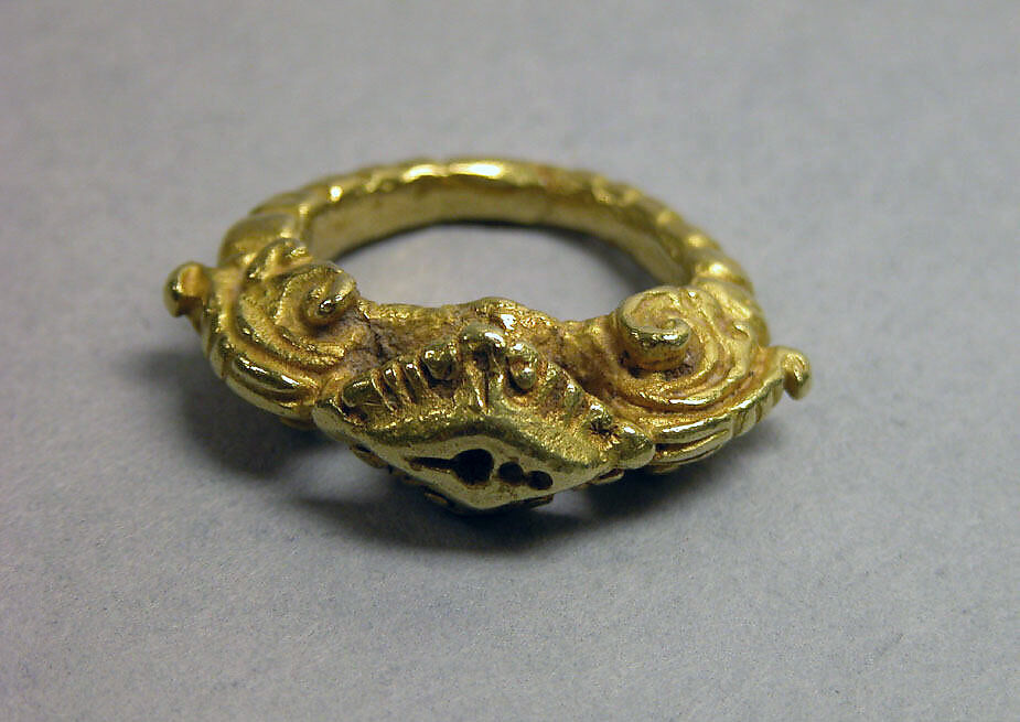 Stirrup-shaped Ring with Lozenge-shaped Bezel, Gold, Indonesia (Java) 