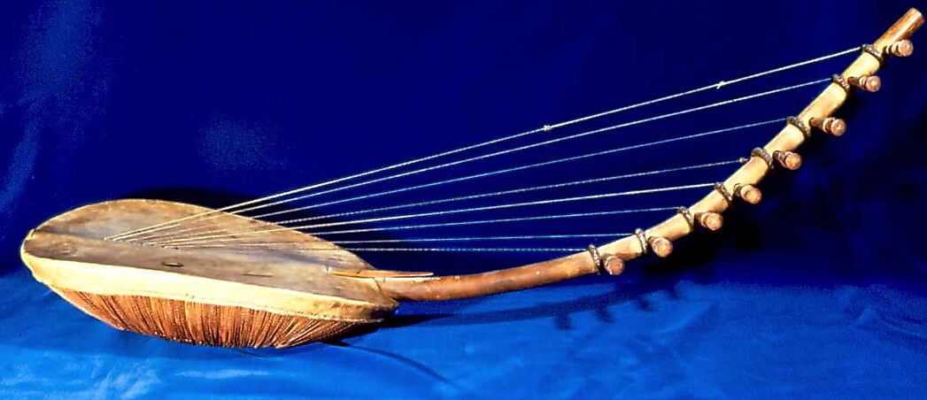 Ennanga, Ganda, Wood, vegetal fiber, snake skin, hide, Ganda people