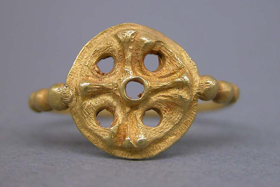Ring with Discus of Vishnu, Gold, Indonesia (Java)