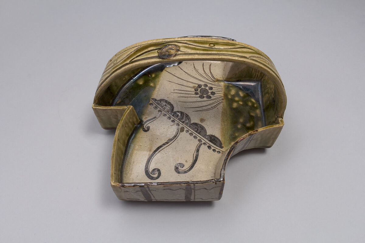 織部扇面形手鉢, Stoneware with iron brown under transparent glaze and copper-green glaze (Mino ware, Oribe type), Japan