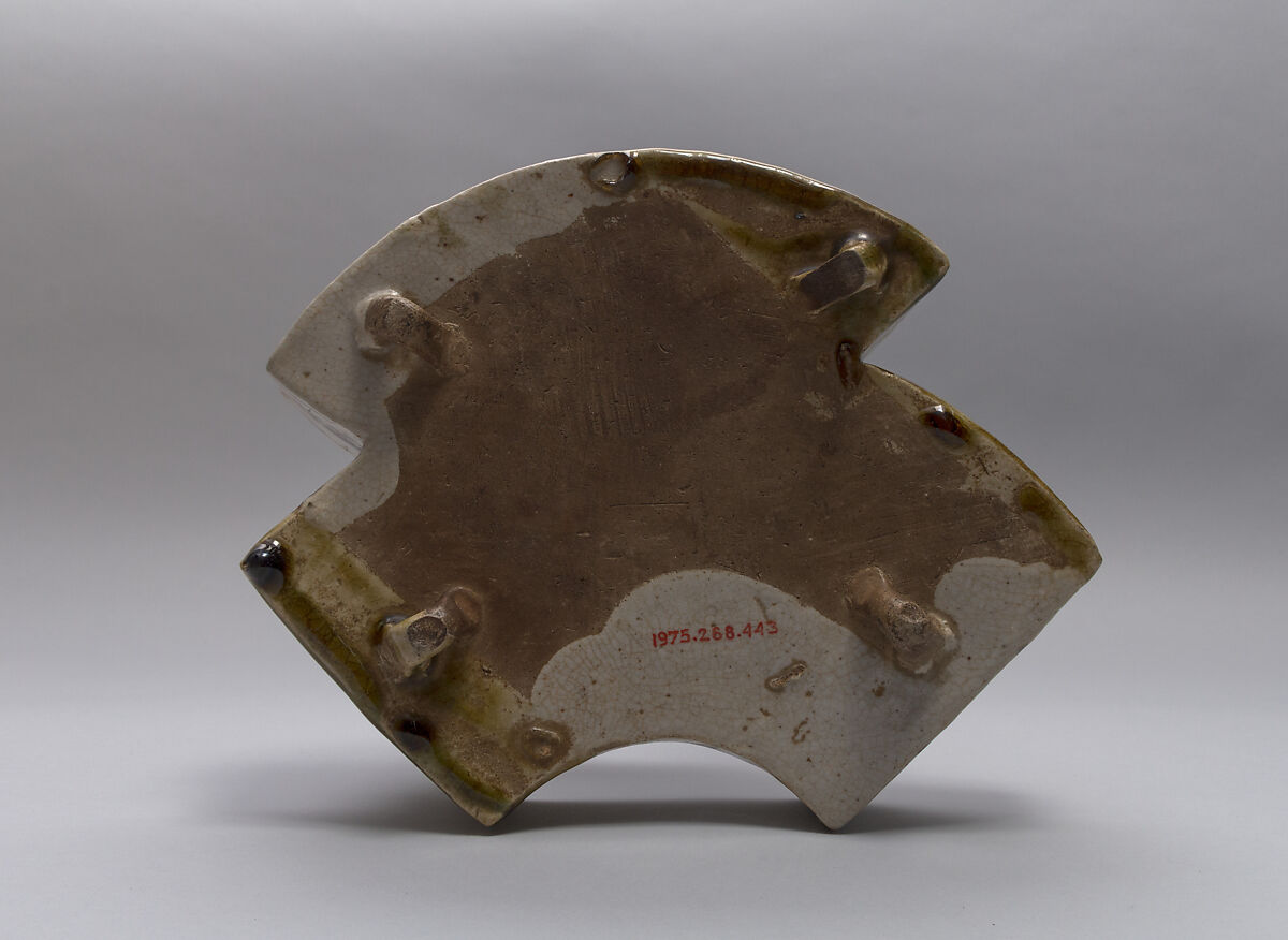 織部扇面形手鉢, Stoneware with iron brown under transparent glaze and copper-green glaze (Mino ware, Oribe type), Japan