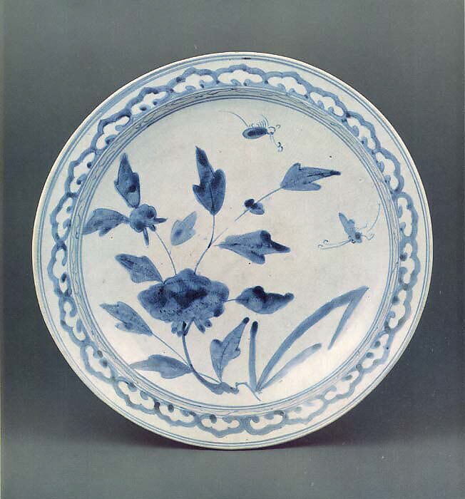 Large Plate, Porcelaneous stoneware painted in underglaze blue (Arita ware, Imari type), Japan 