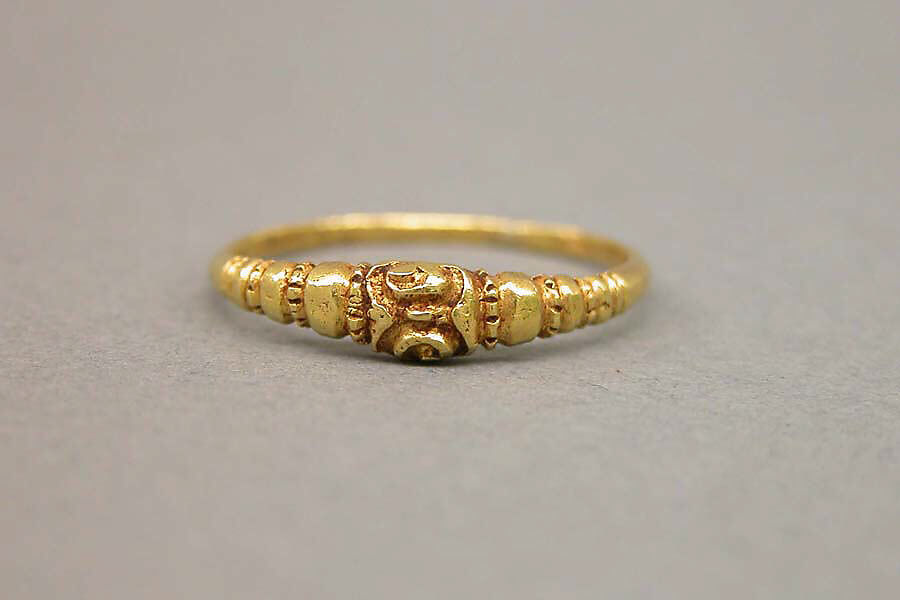 Ring with Ribbed and Notched Hoop, Gold, Indonesia (Java)