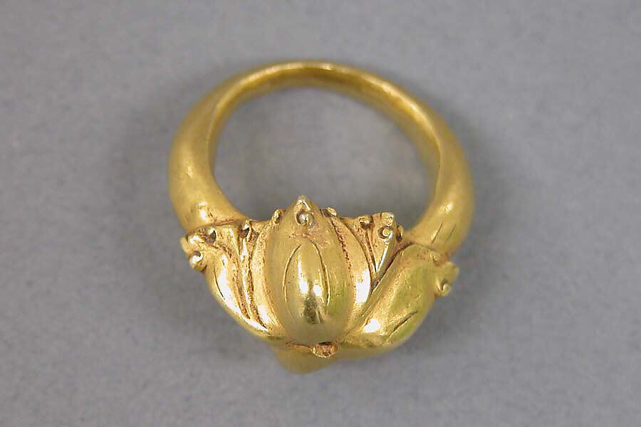 Ring with Lotus Motif, Gold, Indonesia (Java) 