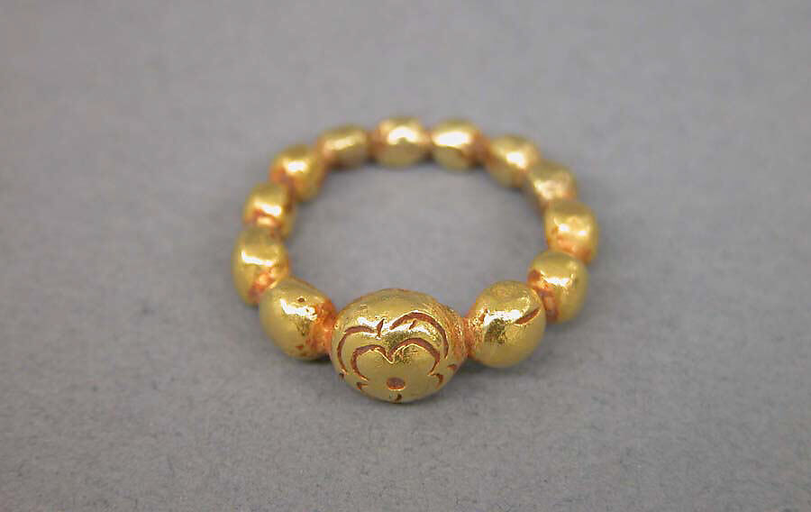 Ring Composed of 13 Beads, Gold, Indonesia (Java) 