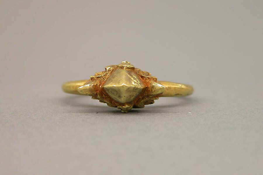 Ring with Pyramid Shaped Bezel, Gold, Indonesia (Java)