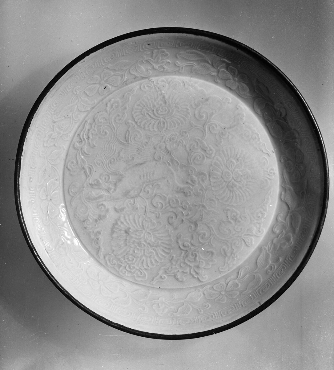 Dish with Lion among Chrysanthemums, Porcelain with mold-impressed decoration under ivory glaze (Ding ware), China