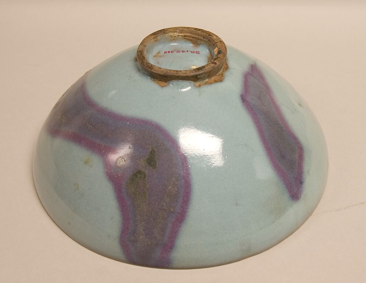 Bowl, Porcelain with glaze and copper-red splash (Jun ware), China