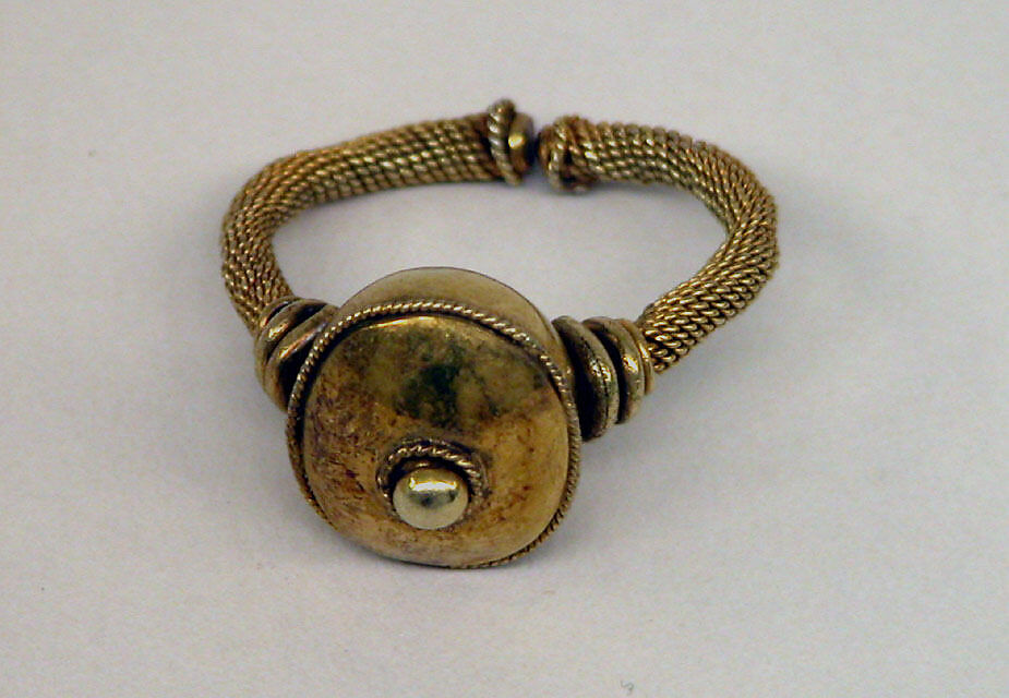Ring with Braided Wire Hoop and Circular Bezel, Gold, Indonesia (Java) 