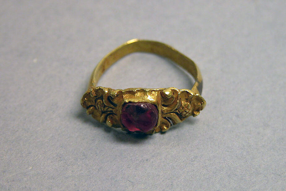 Stirrup-shaped Ring with Red Stone set in Square Mount, Gold with red stone, Indonesia (Java) 