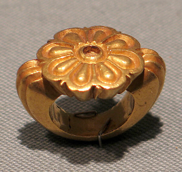 Stirrup-Shaped Ring with Open Lotus Design on Bezel, Gold, Indonesia (Java) 