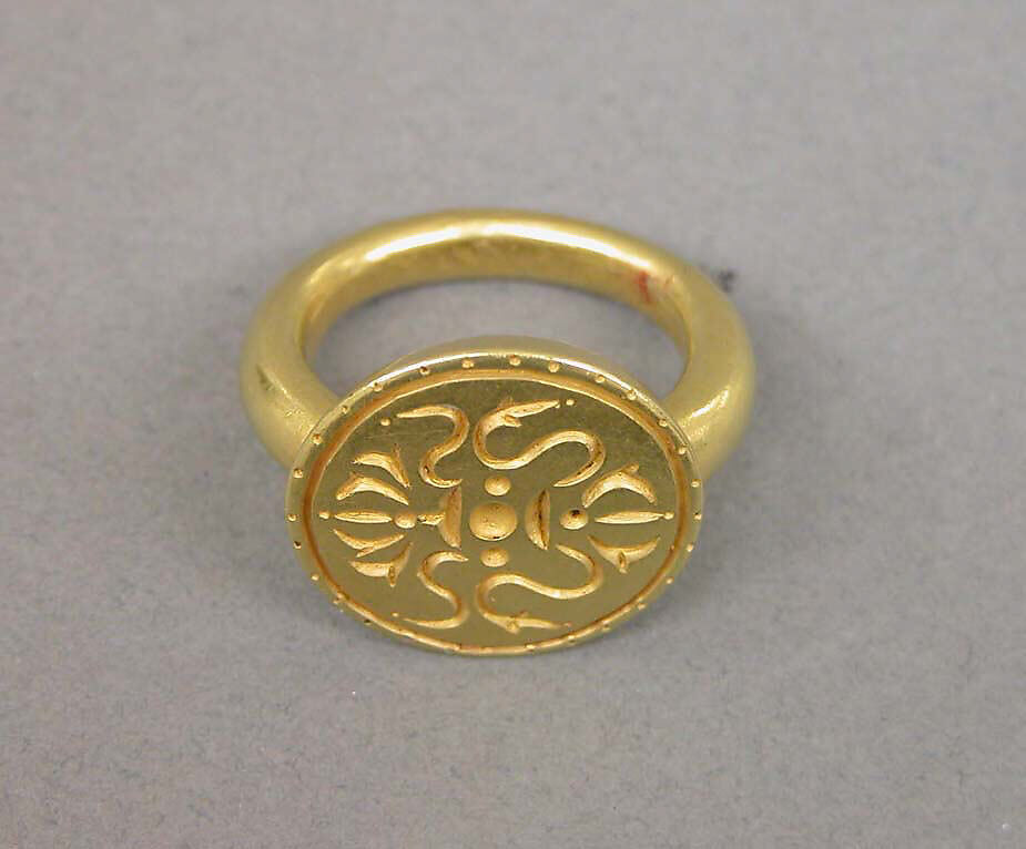 Ring with Circular Bezel and "Sri" Inscription, Gold, Indonesia (Java) 