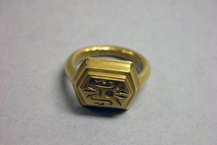Ring with Hexagonal Bezel and "Sri" Inscription, Gold, Indonesia (Java) 