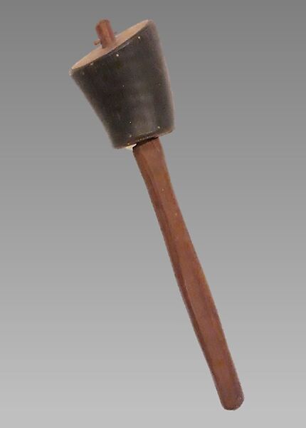 onoˀkæ ˀ  kastáwēˀshæˀ  (copy), horn (cow or ox), wood, pebbles or pellets, metal, Native American (Seneca)