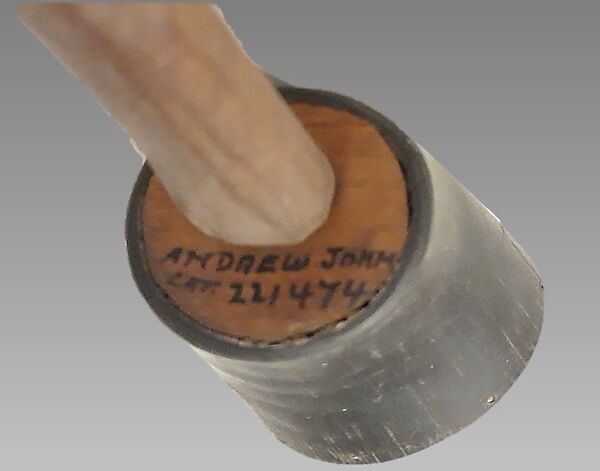 onoˀkæ ˀ  kastáwēˀshæˀ  (copy), horn (cow or ox), wood, pebbles or pellets, metal, Native American (Seneca)