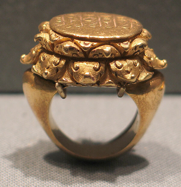 Stirrup-Shaped Ring with Oval Bezel with Nagari Script, Gold, Indonesia (Java)