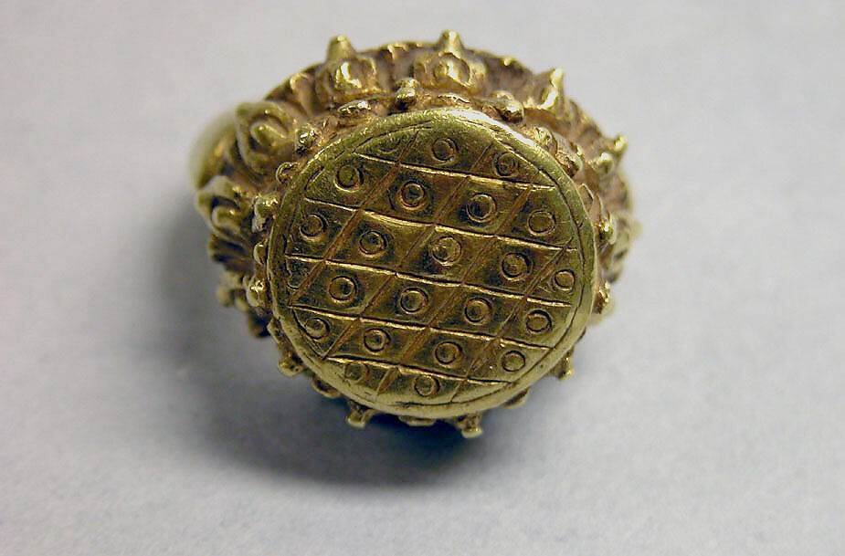 Stirrup-shaped Ring with Oval Bezel with Diaper Design, Gold, Indonesia (Java) 