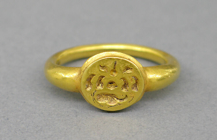 Ring with Oval Bezel with Fish Motif and "Sri" Inscription, Gold, Indonesia (Java) 