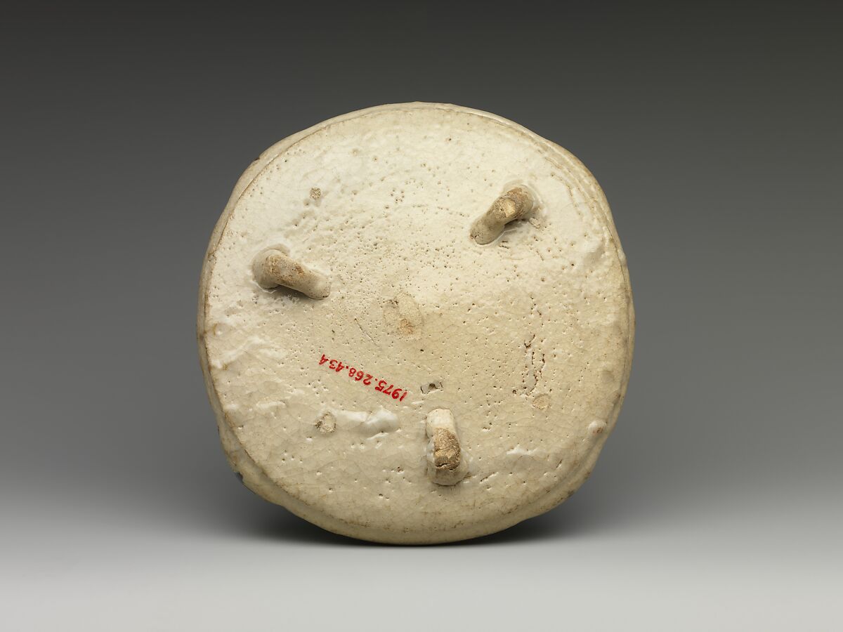 Dish with Bird-and-Flower Design, Stoneware with underglaze iron decoration (Mino ware, Shino style), Japan