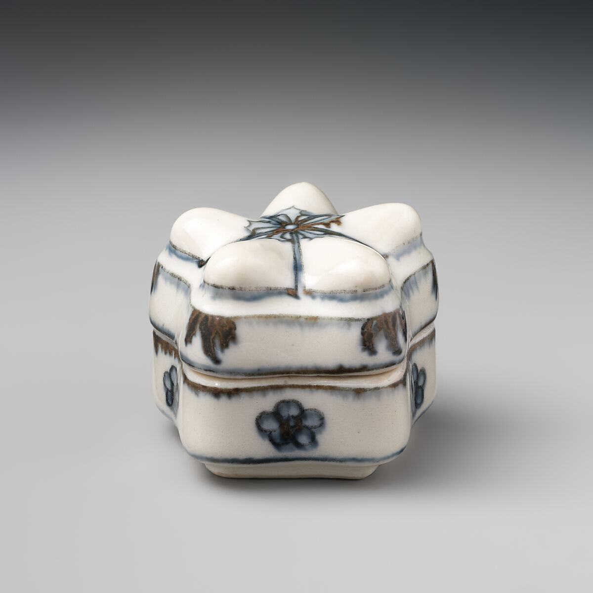 Incense Container, Porcelain painted in underglaze blue (Kyoto ware, Ming type), Japan