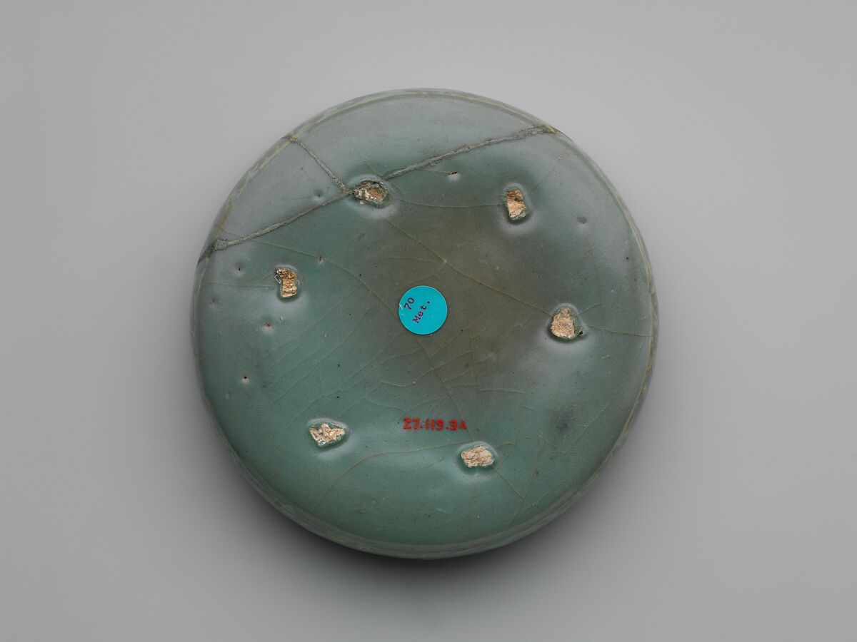 Covered Box, Stoneware with inlaid and reverse-inlaid decoration of chrysanthemums and floral scrolls under celadon glaze, Korea