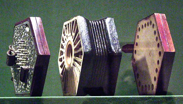 Concertina, Lachanal &amp; Co., Wood, metal, leather, paper, British