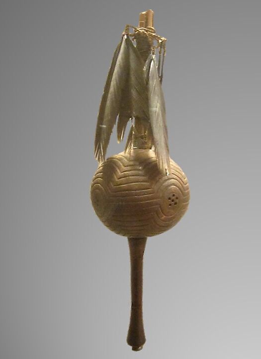 Tsiitsiito (rattle), Hiwi Indians, calabash (Crescentia cujete), wood, curassow feathers (pauxi pauxi), seed and wánali stone, Hiwi