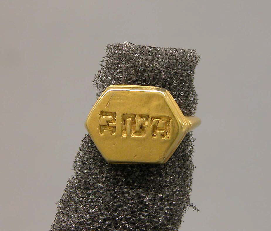 Ring with Plain Hexagonal Bezel and "Java Kuno", Gold, Indonesia