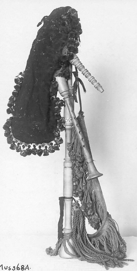 Gaita Asturiana, Wood, goat- or deerskin, leather, cloth, Spanish