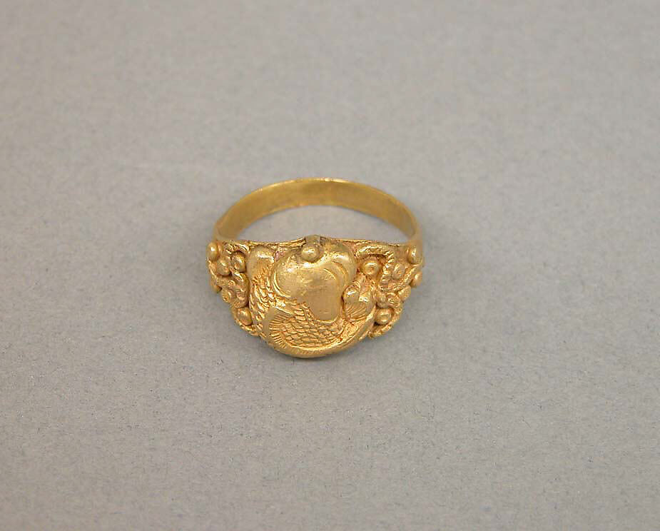 Ring with Oval Bezel and Raised Design of Fish, Gold, Indonesia (Java) 
