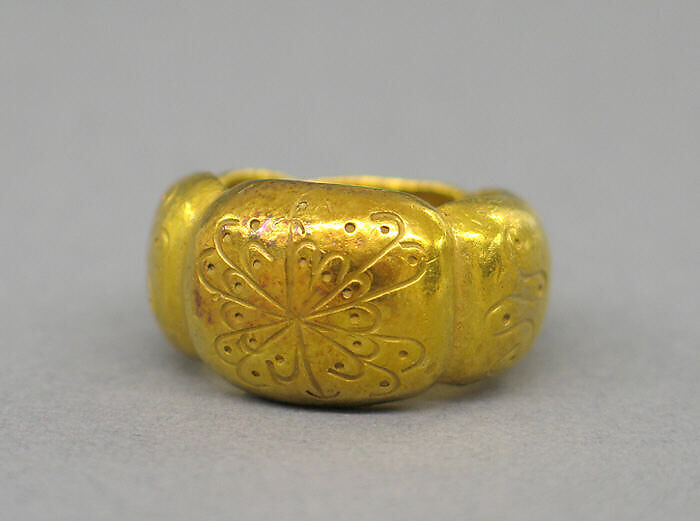 Ring Consisting of Lobed Sections with Incised Designs, Gold, Indonesia (Java) 