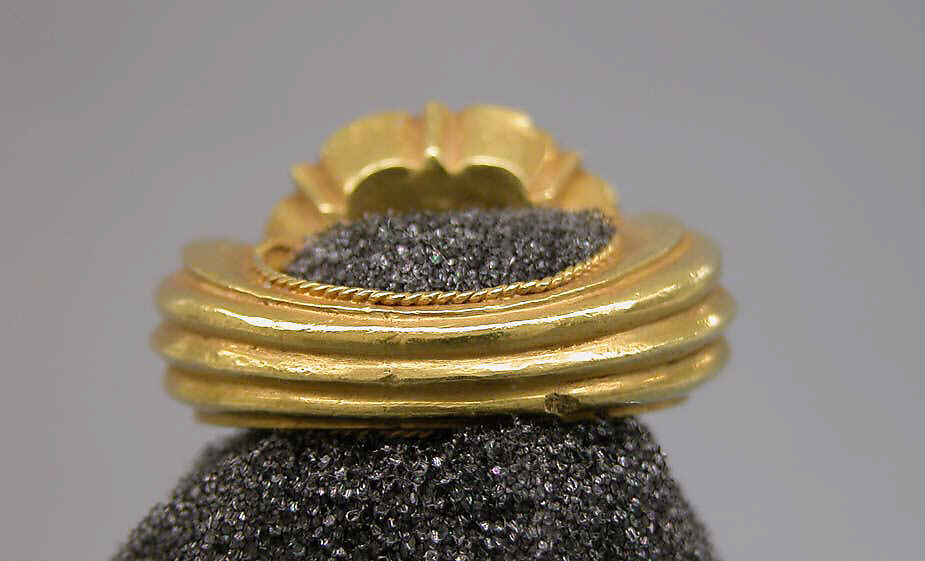 Stirrup-Shaped Ring with Stones Set in Circular Bezel, Gold with stones, Indonesia (Java)