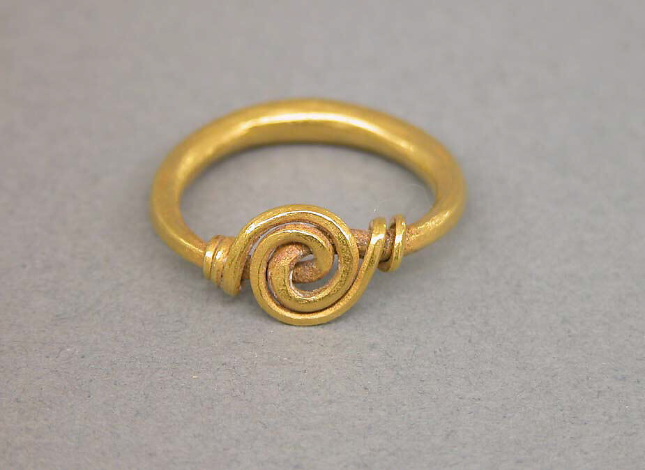 Ring with Bezel Created of Twisted Wire, Gold, Indonesia (Java) 