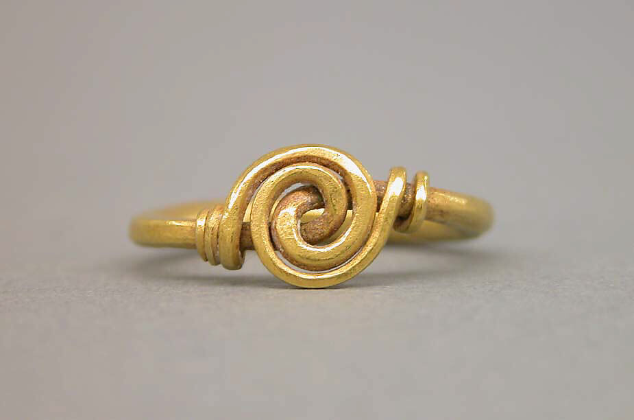 Ring with Bezel Created of Twisted Wire, Gold, Indonesia (Java)
