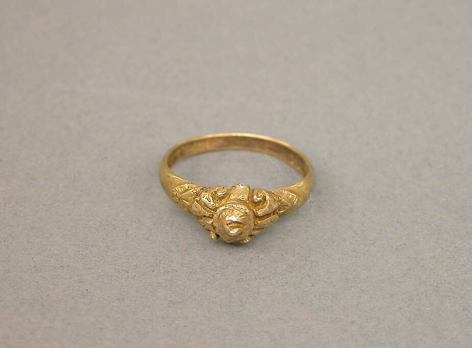 Ring with Raised Conical Motif, Gold, Indonesia (Java) 