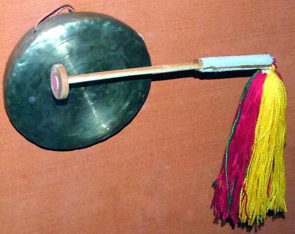 Kkwaenggwari (Gong), Brass, cord, Korean 