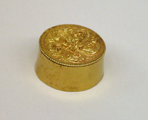 Subang (Ear Plug) with Foliate Design