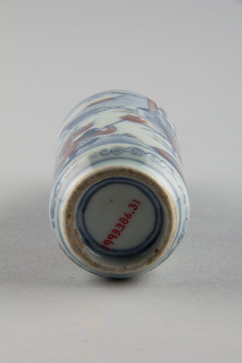 Snuff bottle with theatrical scene, Porcelain with underglaze red and blue, glass stopper, China