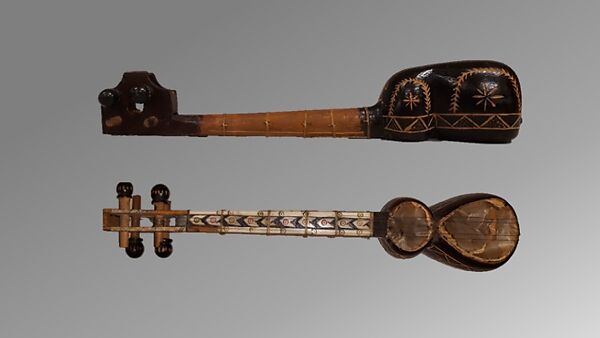Tar, Wood, strings, Iranian (Persian)