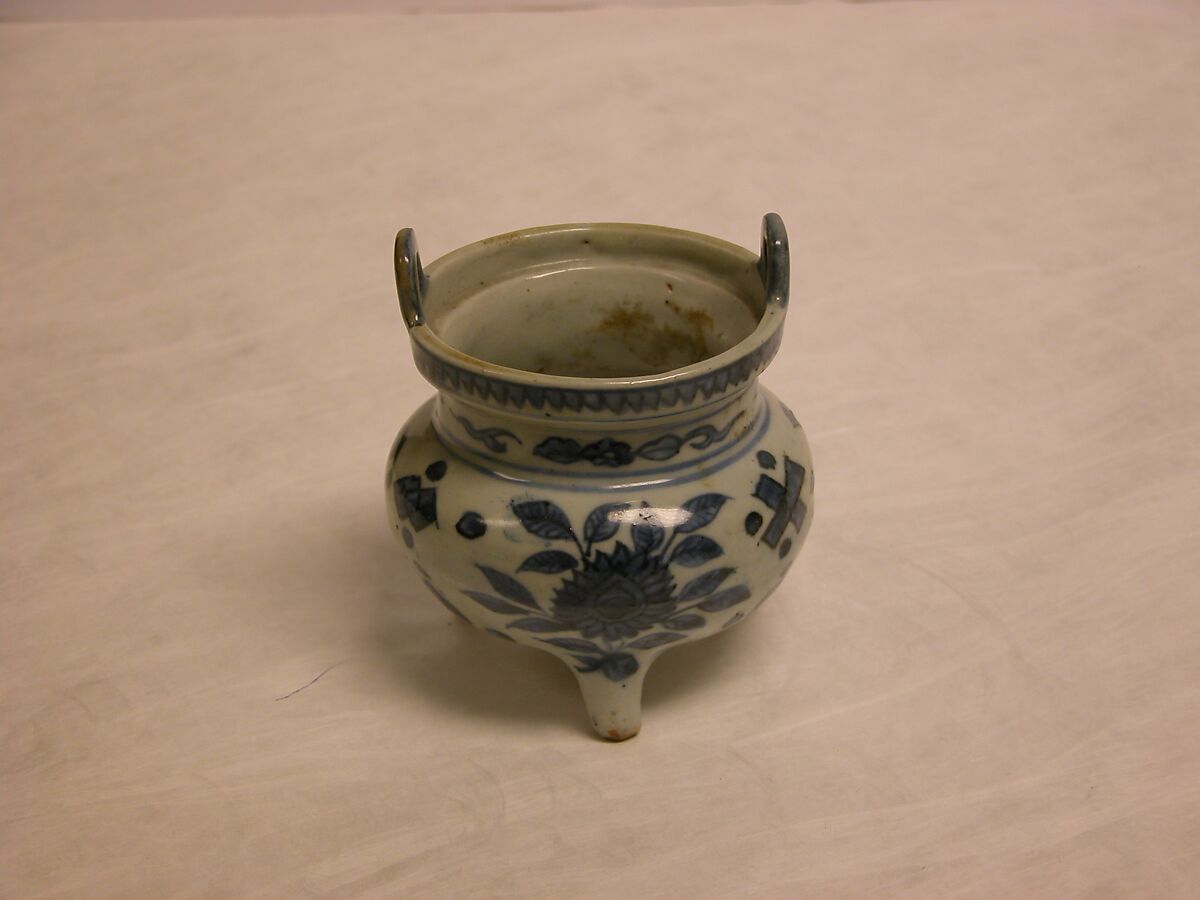 Incense Burner, Porcelain painted in underglaze blue, China 