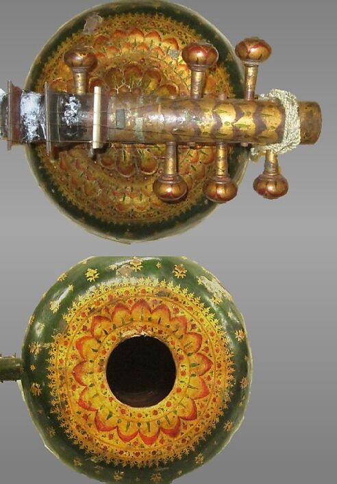 Vīnā (bīn), Gourd, metal, wax, Indian