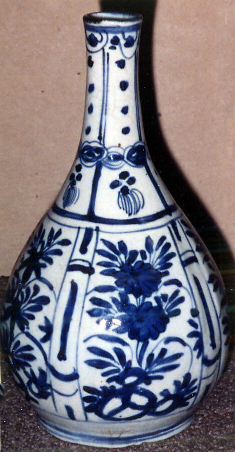 Vase, Porcelain painted in underglaze blue, China