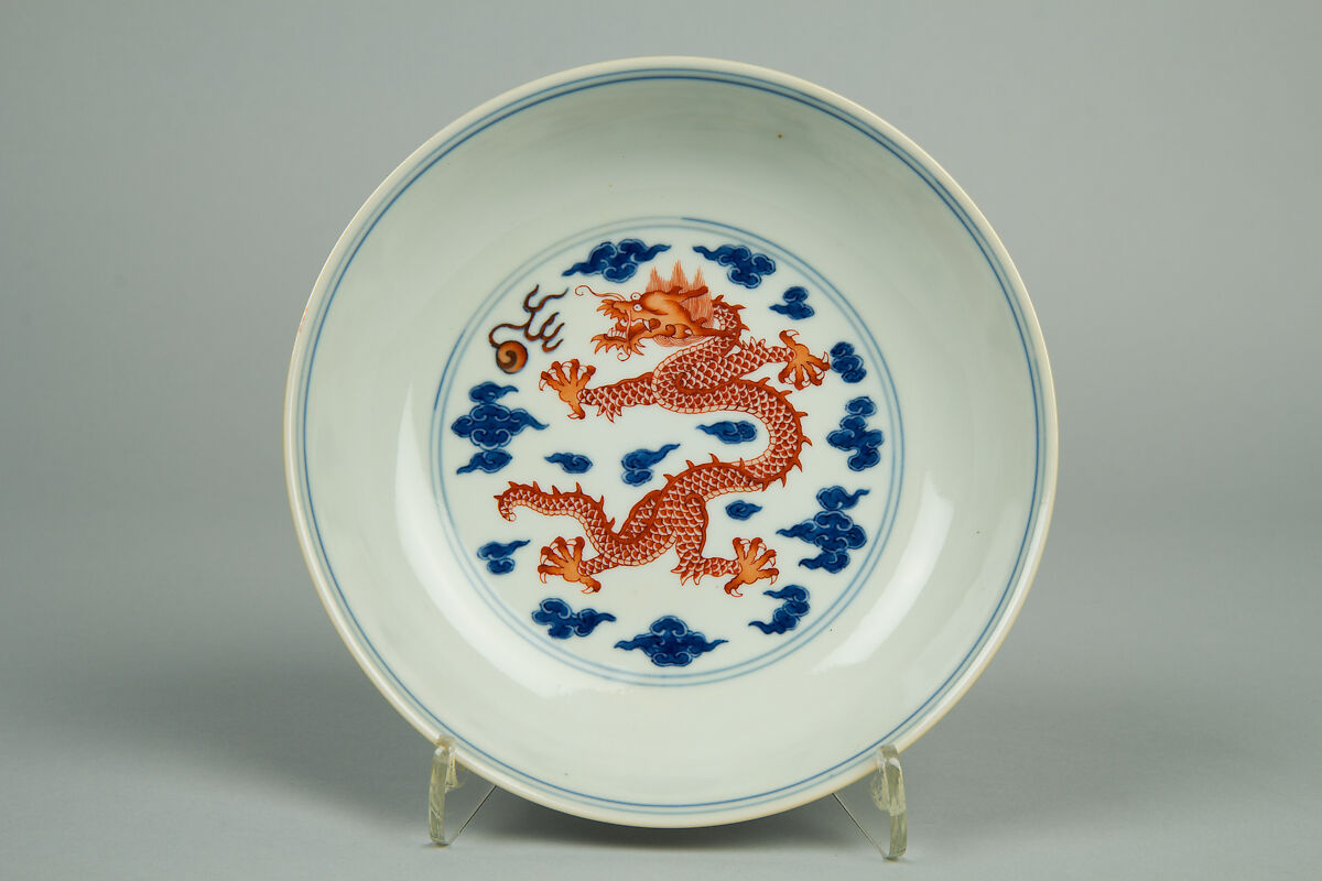 Dish, Porcelain with underglaze blue and overglaze red enamel, China 
