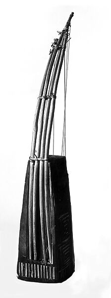 Akam (Pluriarc), Wood, hide, fiber, Fang