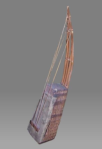 Akam (Pluriarc), Wood, hide, fiber, Fang