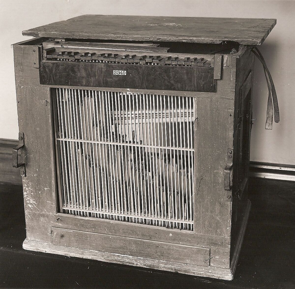 Chest Organ, Wood, stone, leather, metal, German 